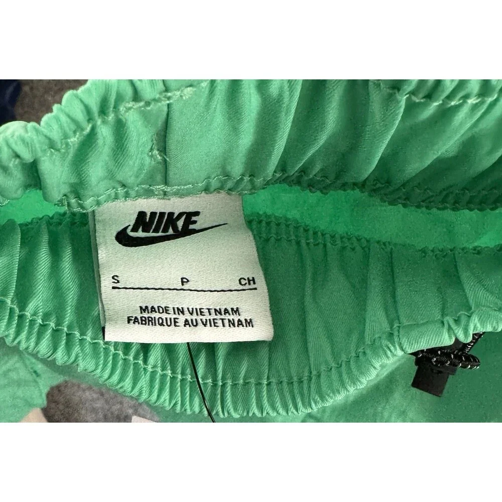 Nike Women's Green High Rise Cargo Shorts Size S Elastic Waist Drawstring